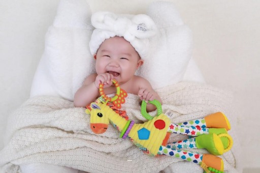 广饶三个月宝宝正确抱姿